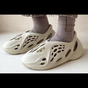 Yeezy Foam Runners “sand”